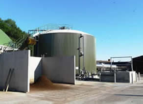 80kW On-farm plant digester and mixing pit